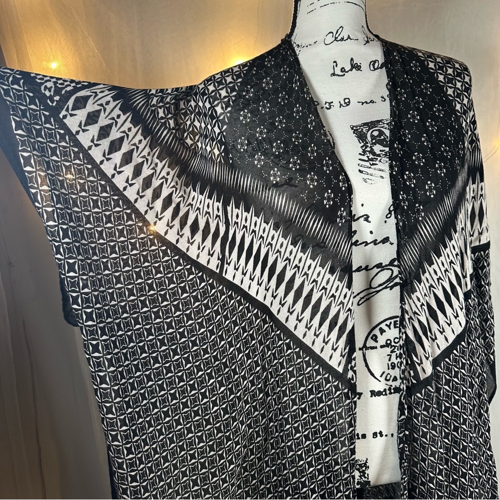 Kimono‎ Women’s One Size Black & White Pattern Design Light Fabric No Brand - Picture 2 of 7